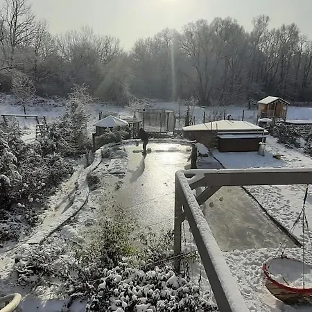 Kinderparadies Mit Naturpool Und Bauernhofflair * Wannweil