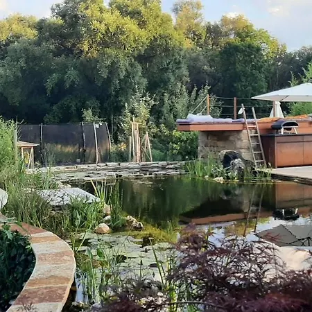 Kinderparadies Mit Naturpool Und Bauernhofflair Wannweil