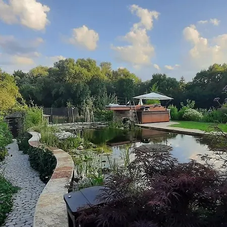 Kinderparadies Mit Naturpool Und Bauernhofflair Wannweil